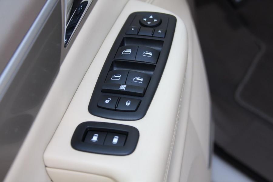  Volkswagen Routan 2009 года  (фото 33 из 80)